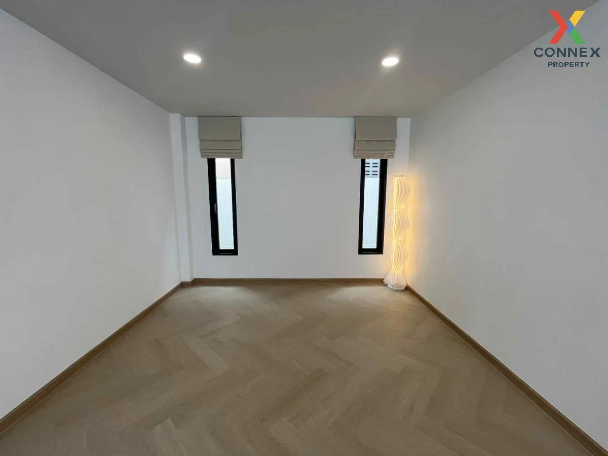 For Sale House , Pattanakarn 69 , wide frontage , newly renovated