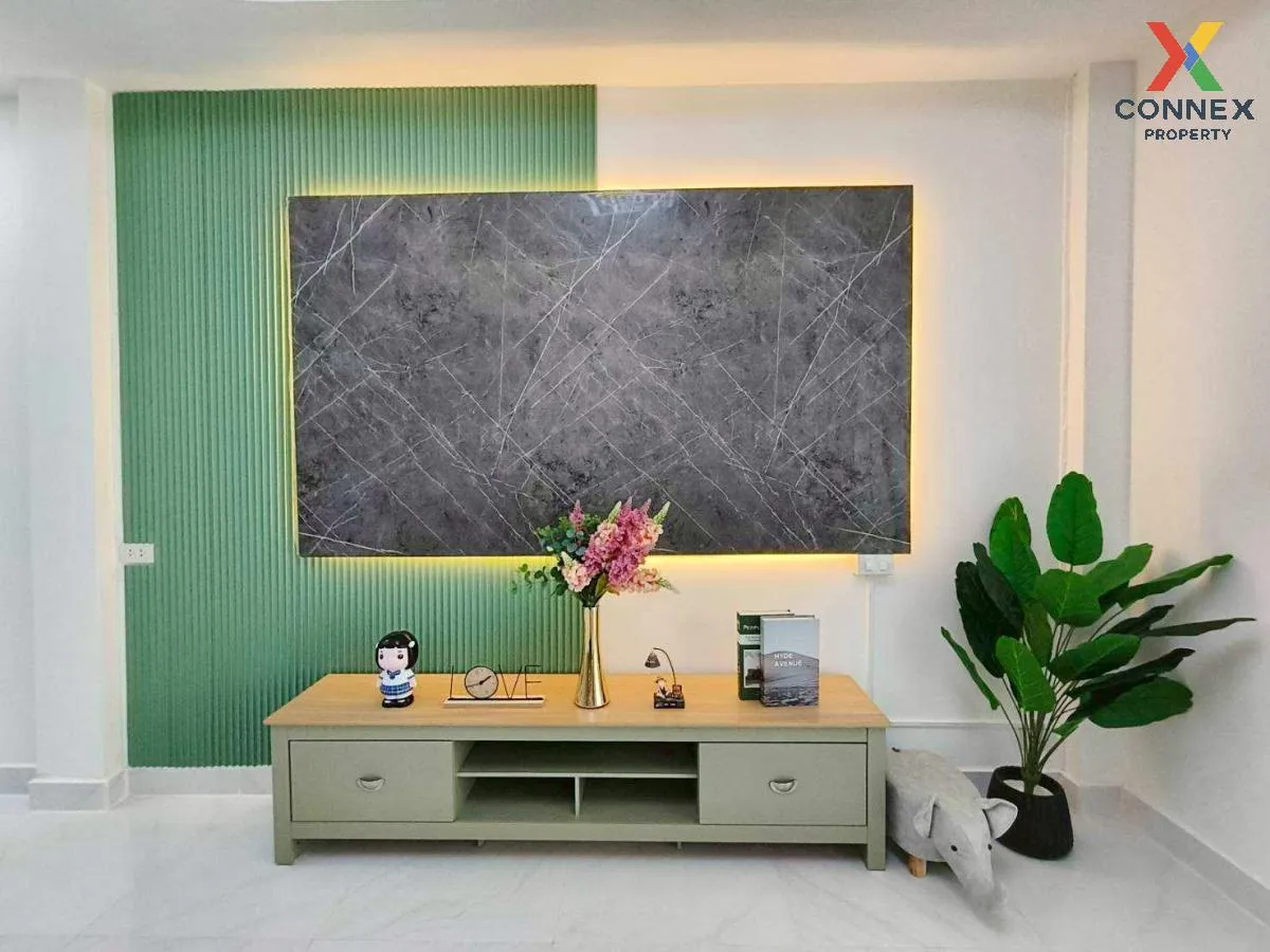 For Sale Townhouse/Townhome  , Baan Poonsin Thani 3 , newly renov