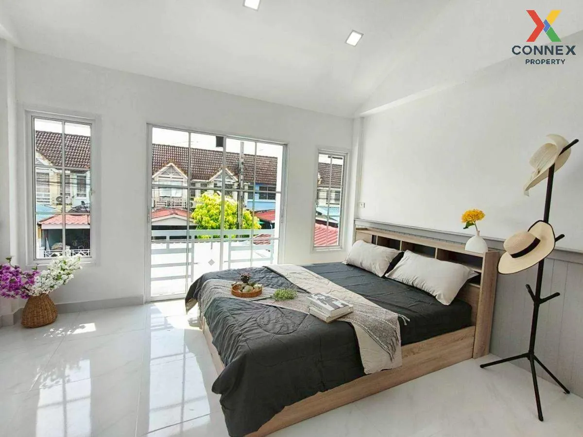 For Sale Townhouse/Townhome  , Baan Poonsin Thani 3 , newly renov