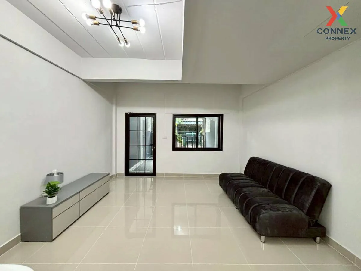 For Sale Townhouse/Townhome  , Buathongthani , newly renovated , 