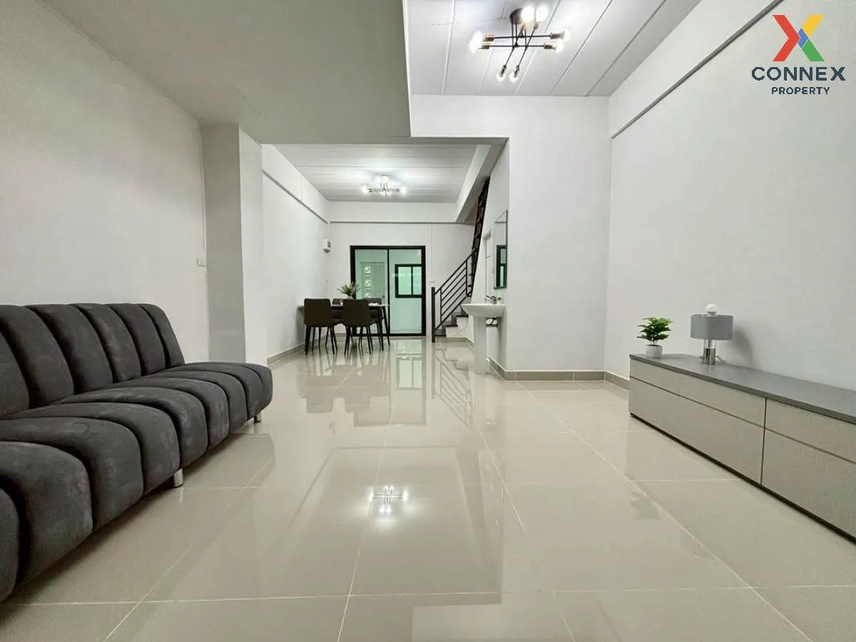 For Sale Townhouse/Townhome  , Buathongthani , newly renovated , 
