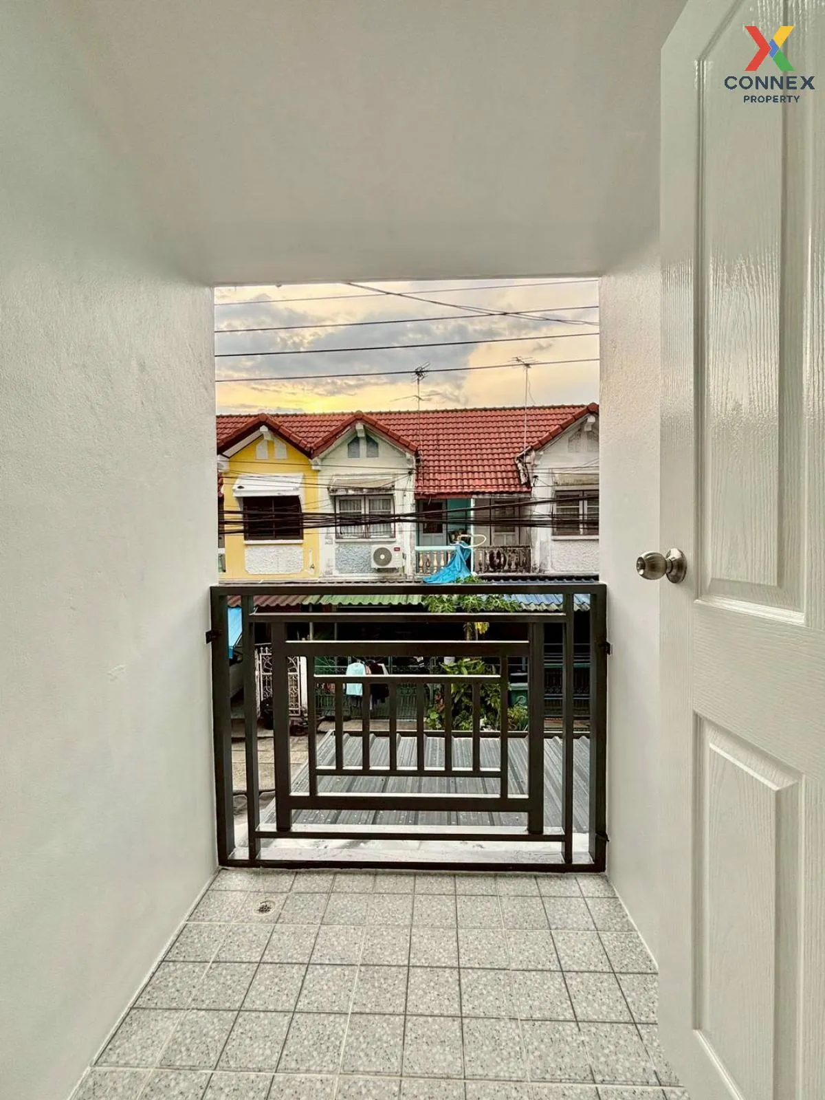For Sale Townhouse/Townhome  , Buathongthani , newly renovated , 
