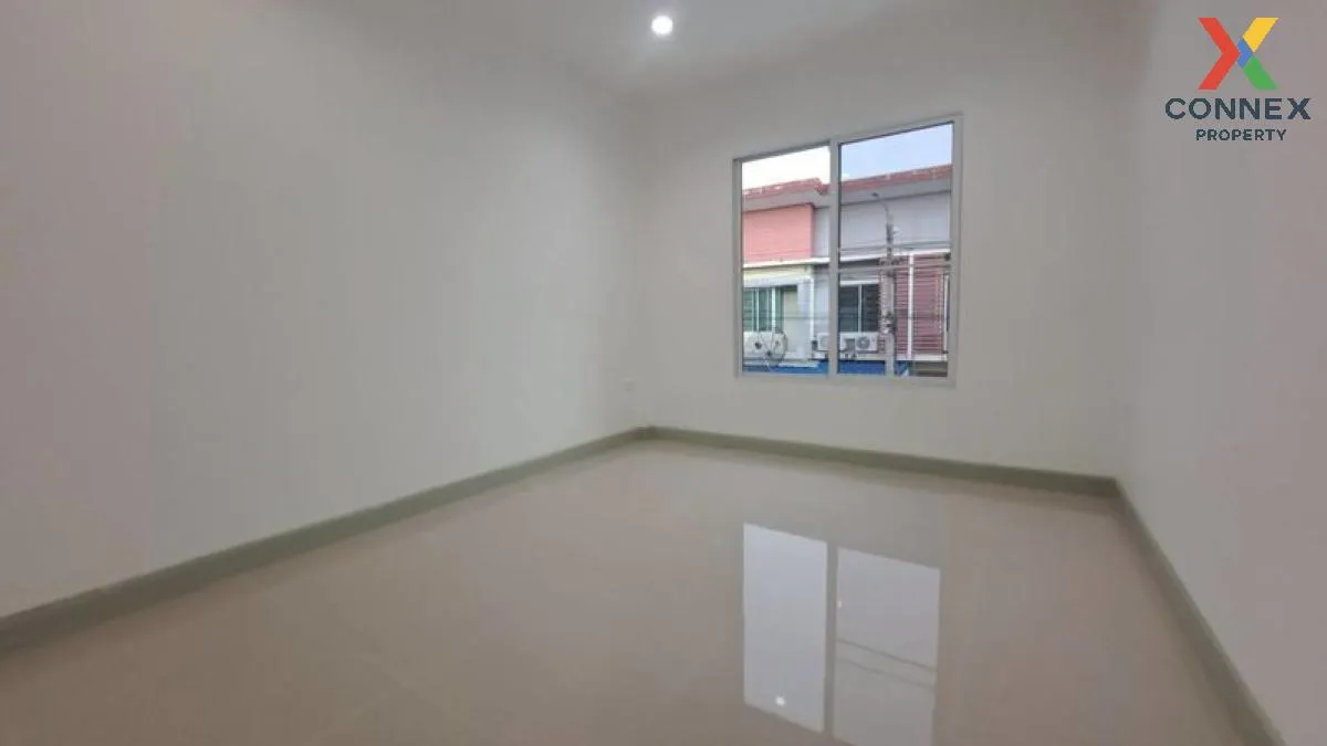 For Sale Townhouse/Townhome  , Buathong Thani Phase 17 , corner u