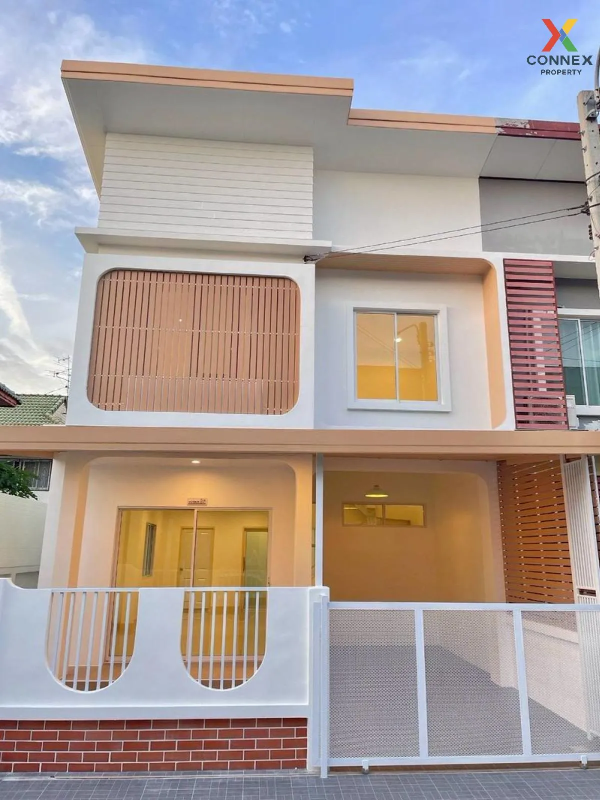 For Sale Townhouse/Townhome  , Buathong Thani Phase 18 , corner u 1