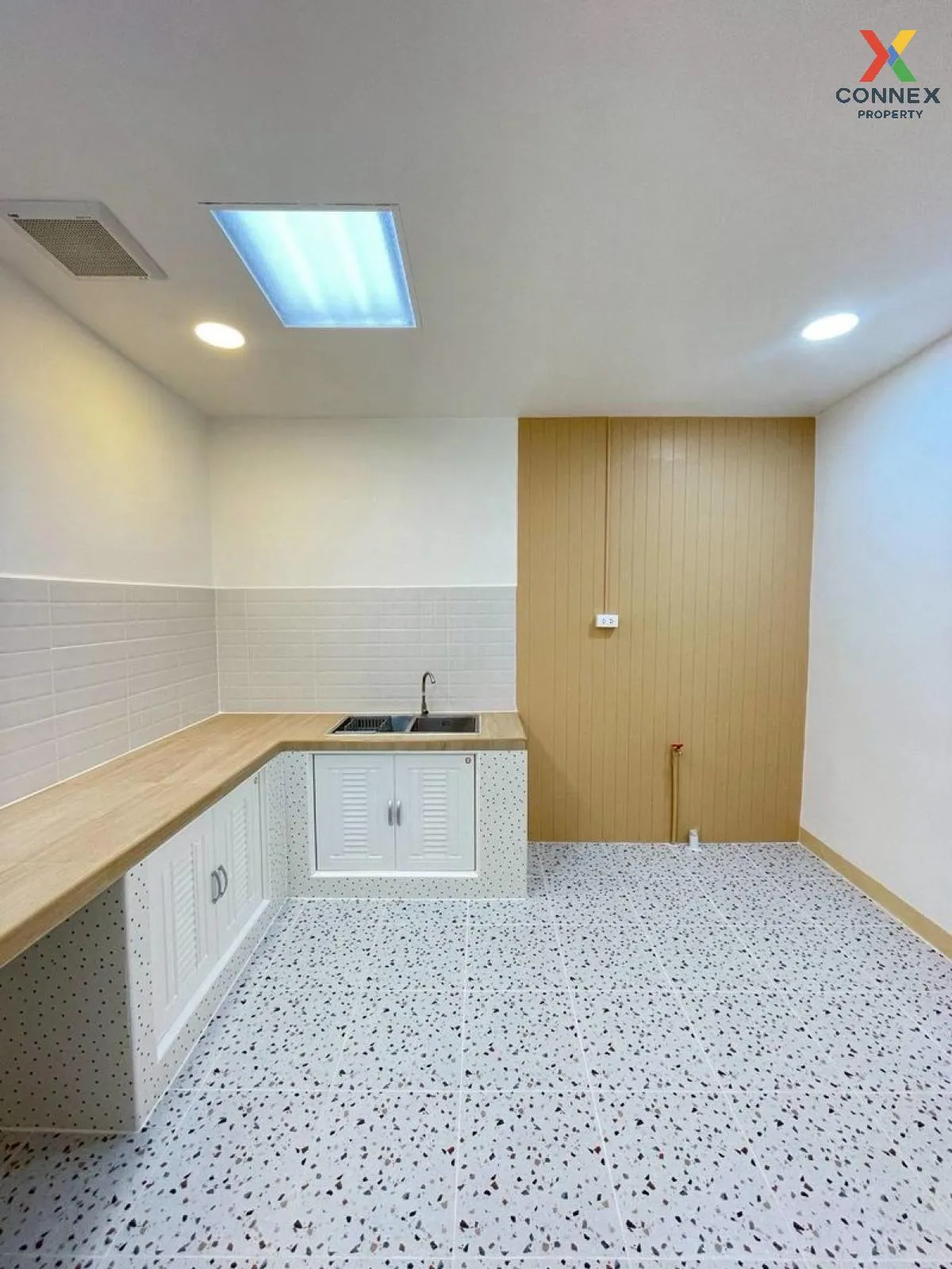 For Sale Townhouse/Townhome  , Buathong Thani Phase 18 , corner u