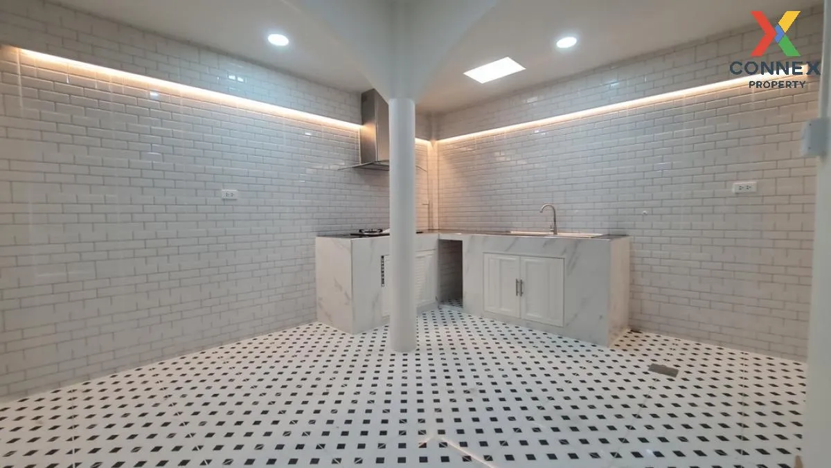 For Sale Townhouse/Townhome  , Baan Kittichai Villa 7 , Khu Fang 