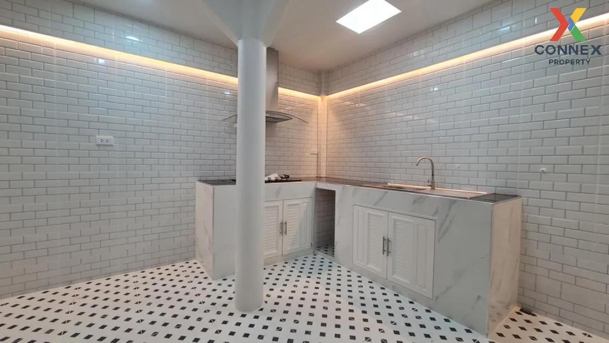 For Sale Townhouse/Townhome  , Baan Kittichai Villa 7 , Khu Fang 