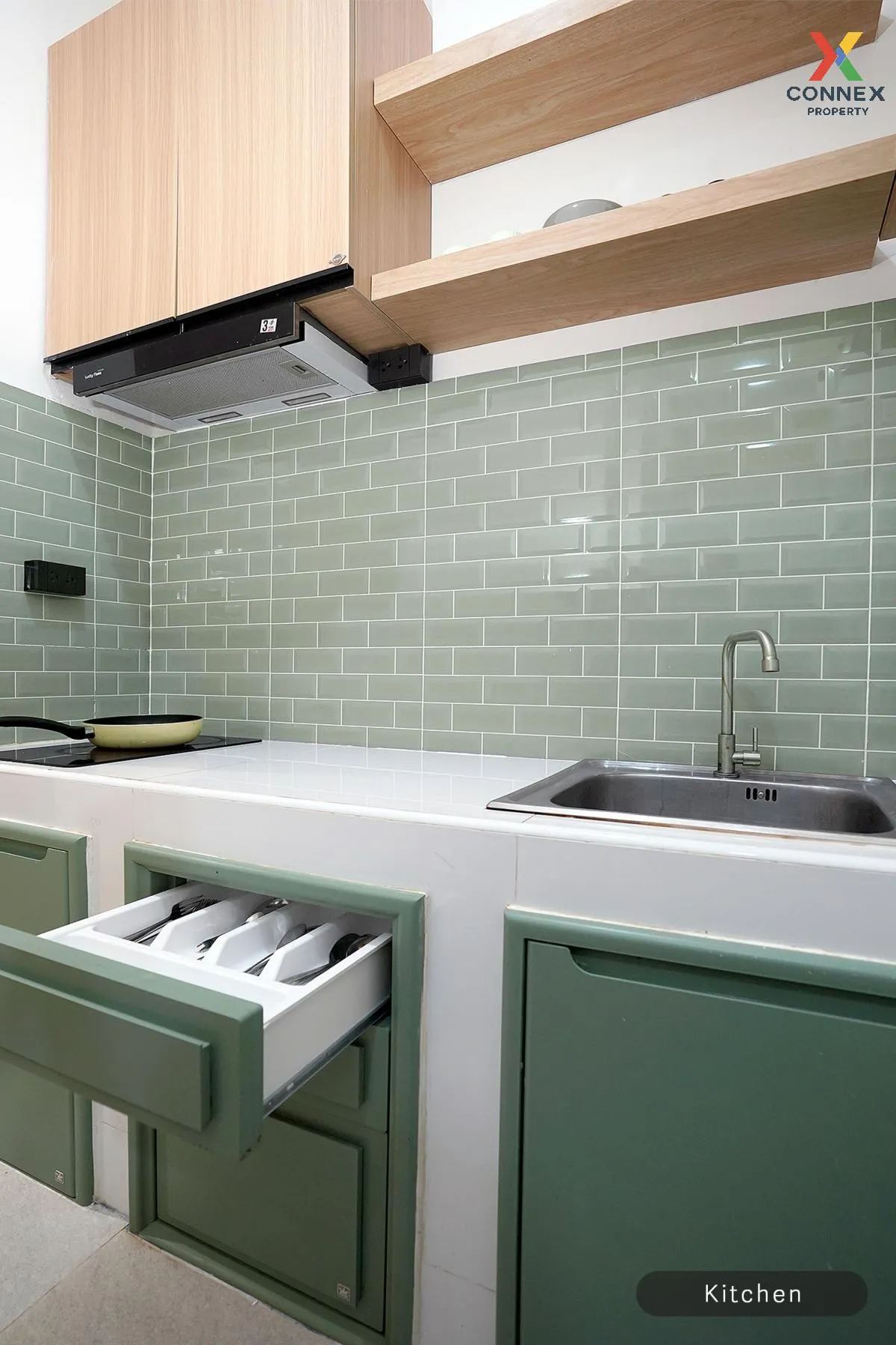 For Rent Townhouse/Townhome  , Yoo Charoen 29 , newly renovated ,