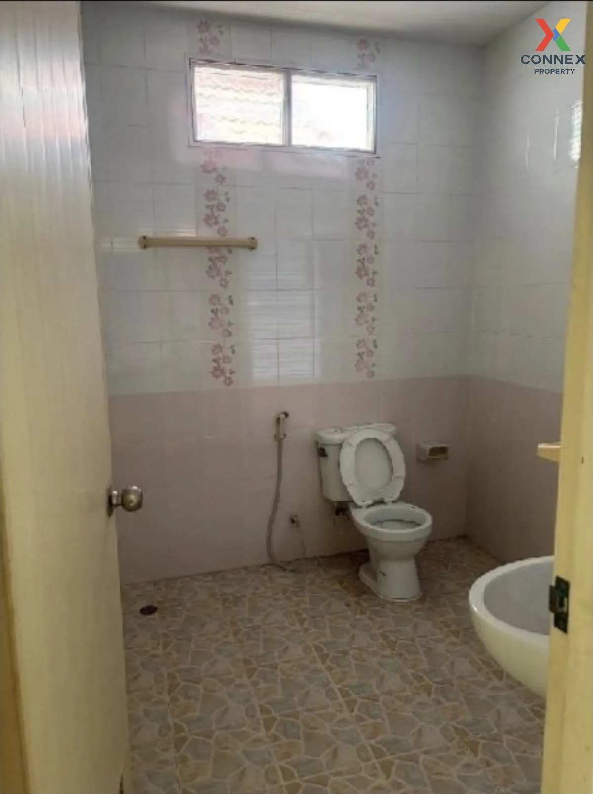 For Sale 2 - storey townhouse, area 208 square meters, Sam Chuk, 