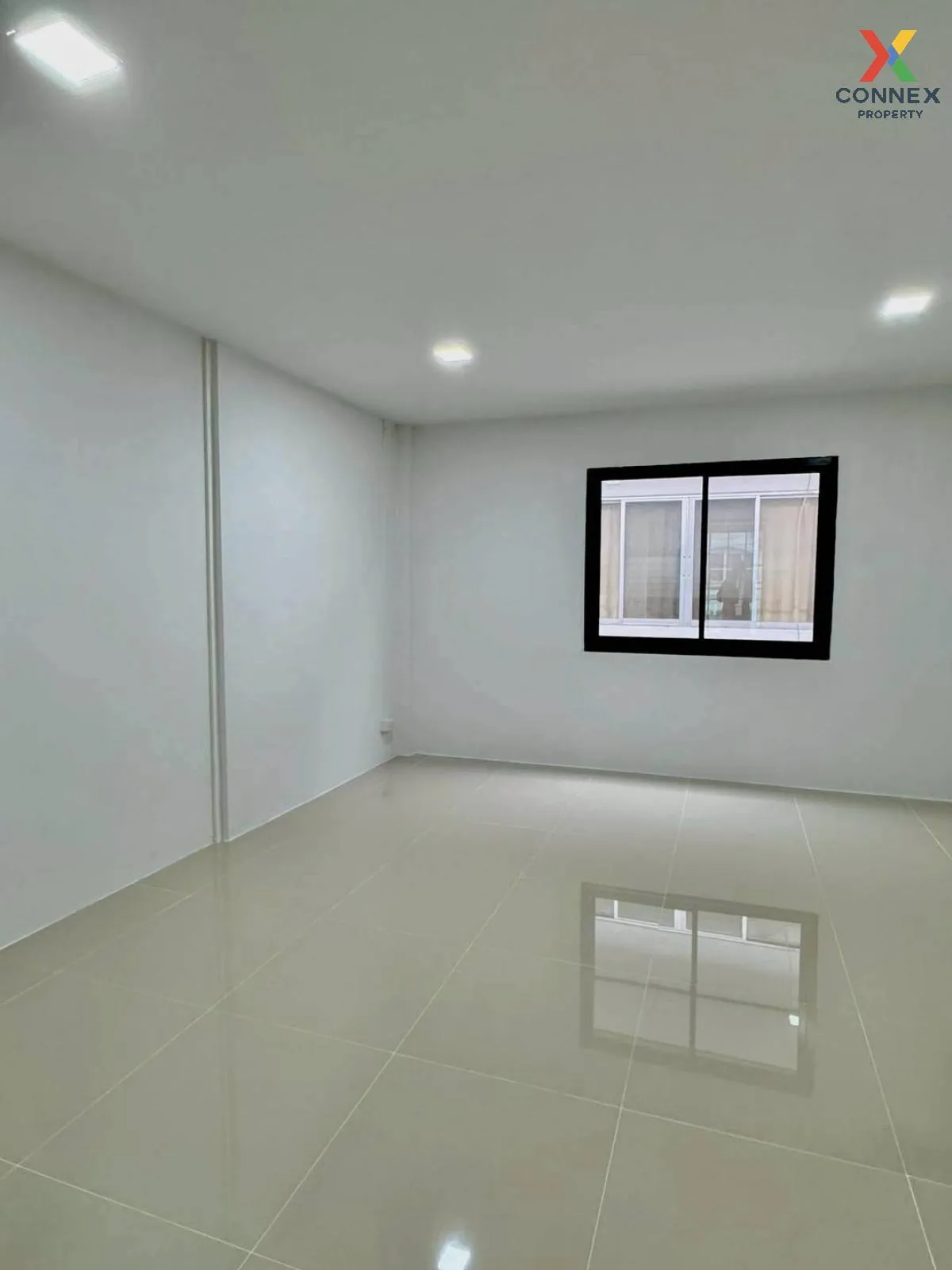 For Sale Townhouse/Townhome  , Tawanna Village , newly renovated  4