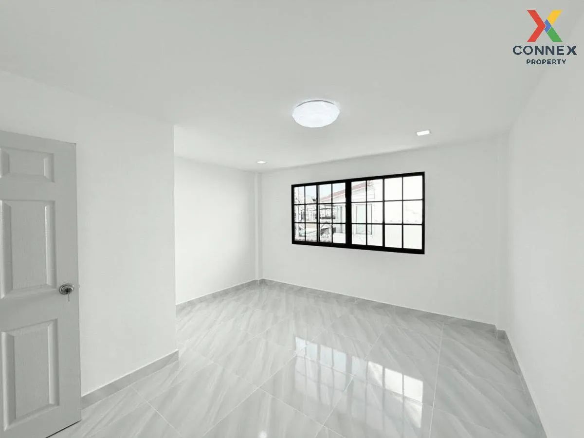 For Sale Townhouse/Townhome  , Baan Ratchathani 6 , newly renovat