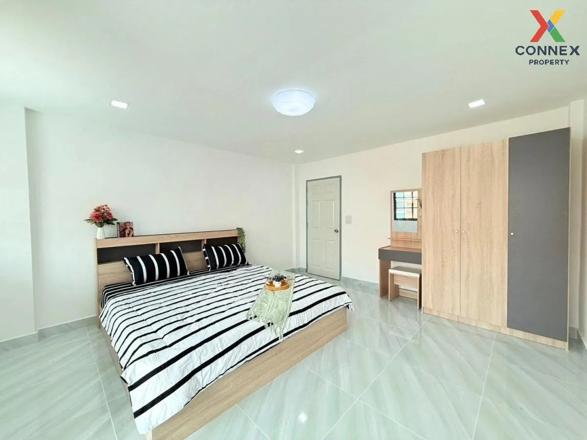 For Sale Townhouse/Townhome  , Baan Ratchathani 6 , newly renovat