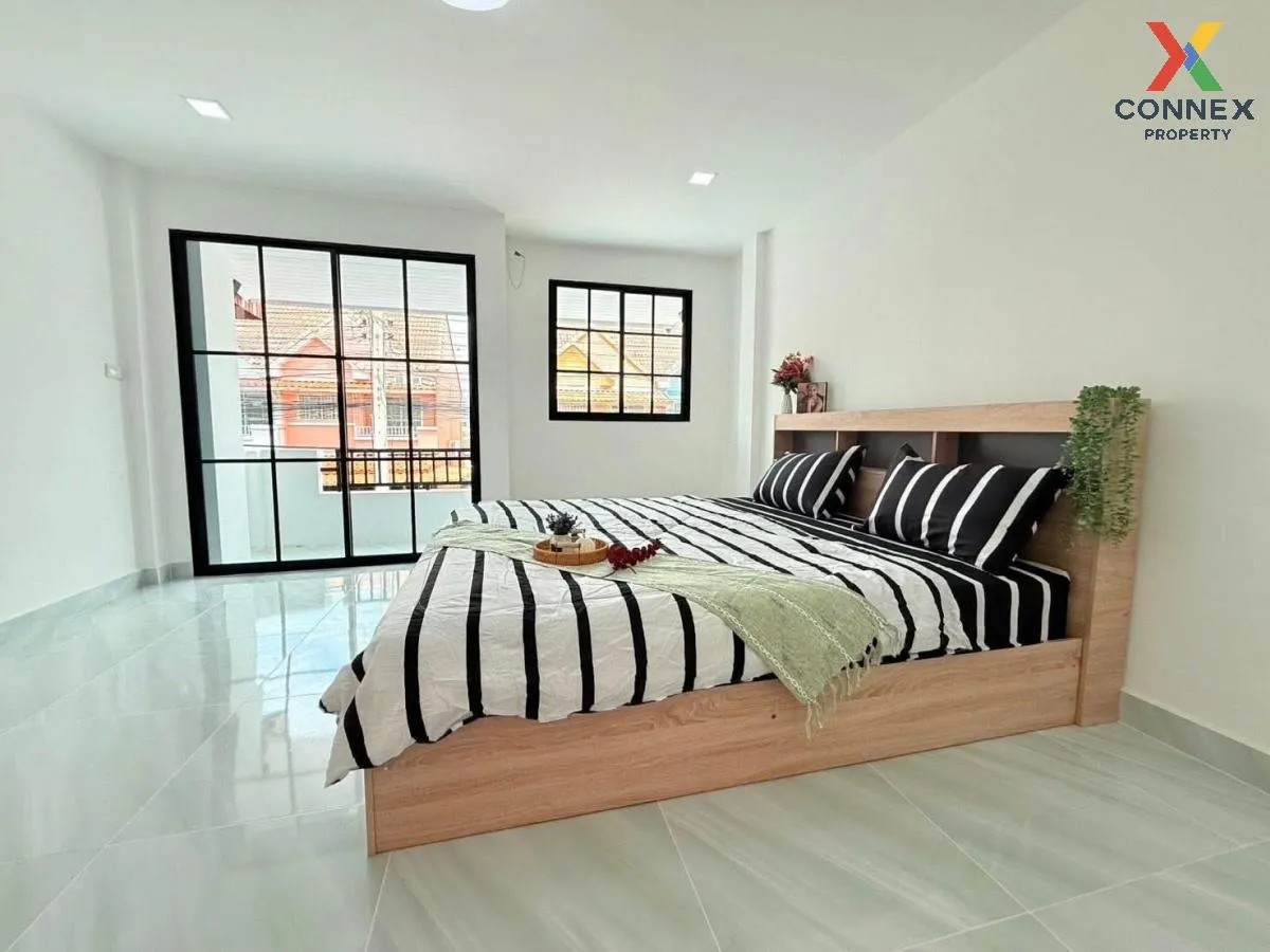 For Sale Townhouse/Townhome  , Baan Ratchathani 6 , newly renovat