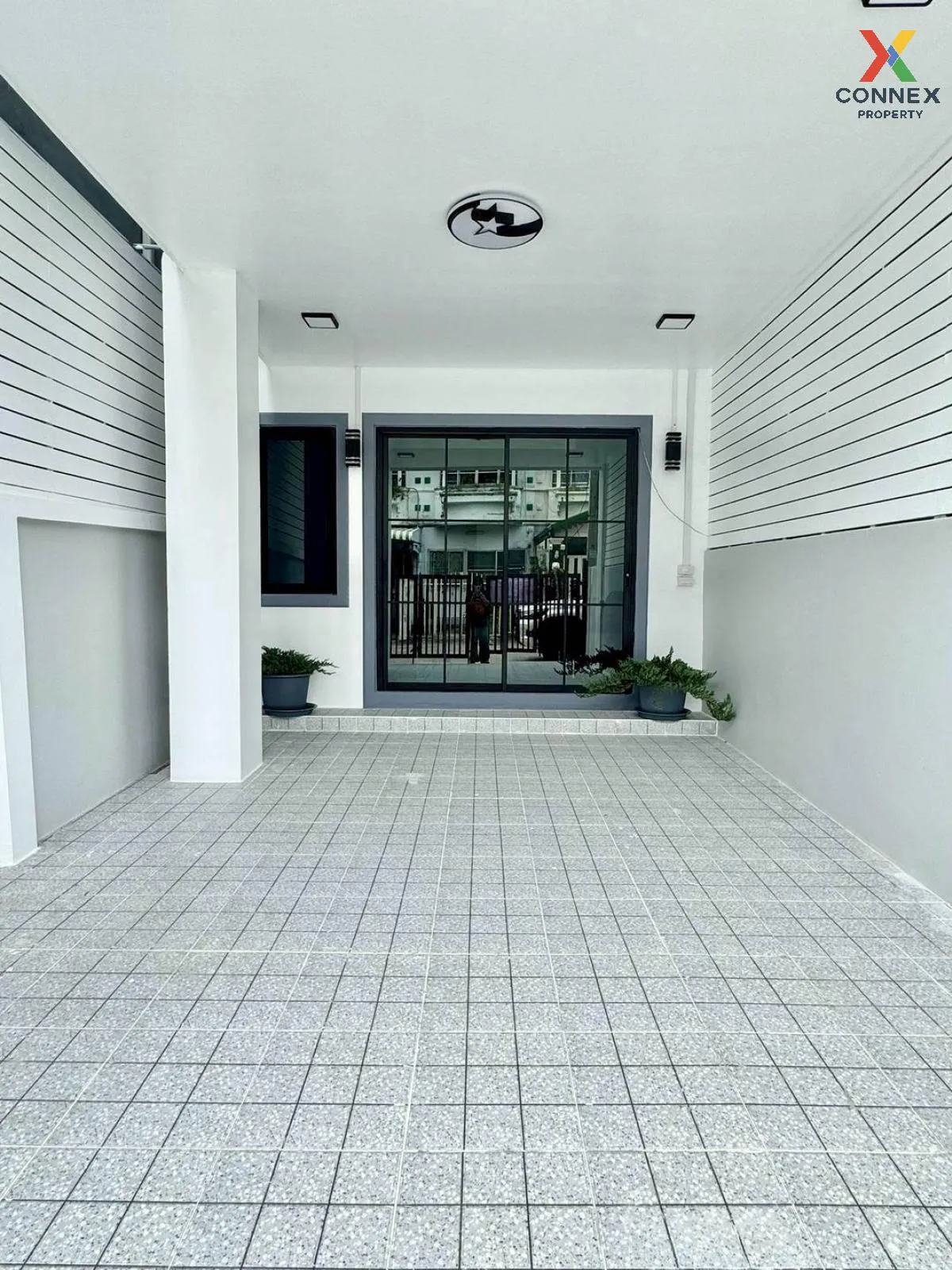 For Sale Townhouse/Townhome  , Tawanna Village , newly renovated  2