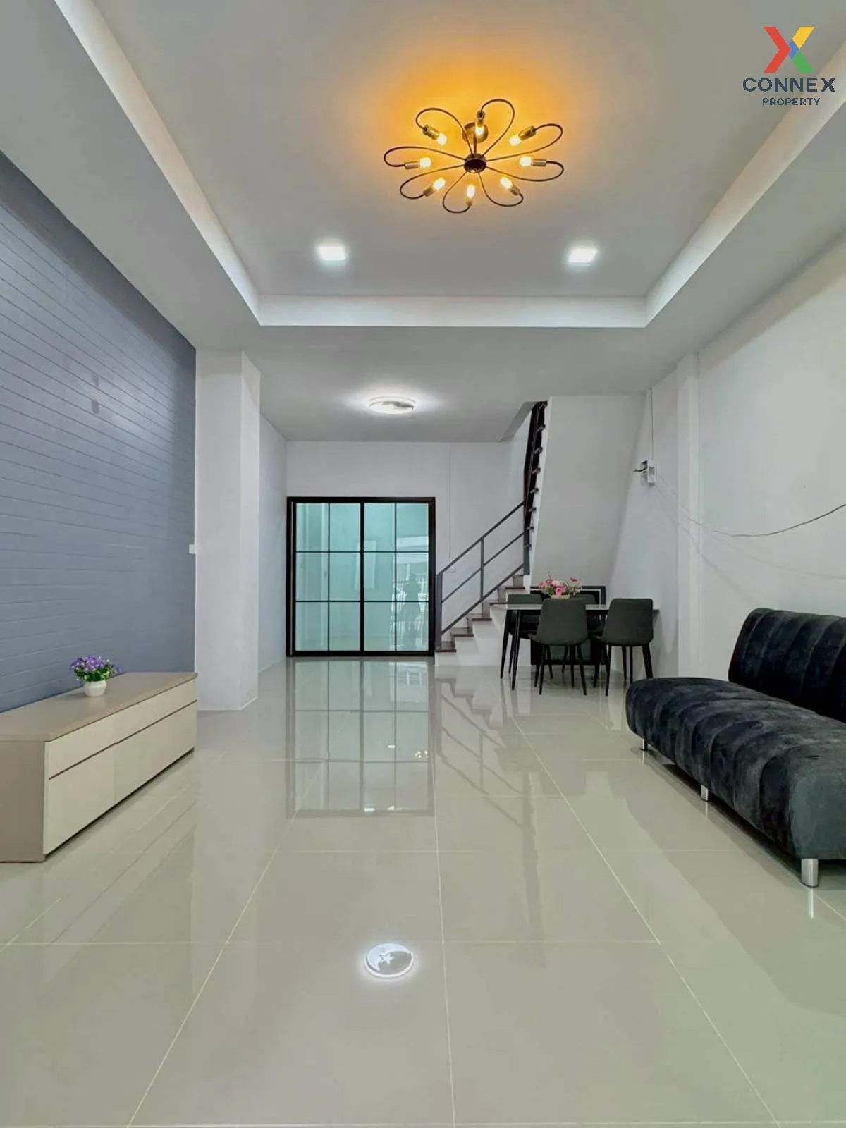 For Sale Townhouse/Townhome  , Tawanna Village , newly renovated  3