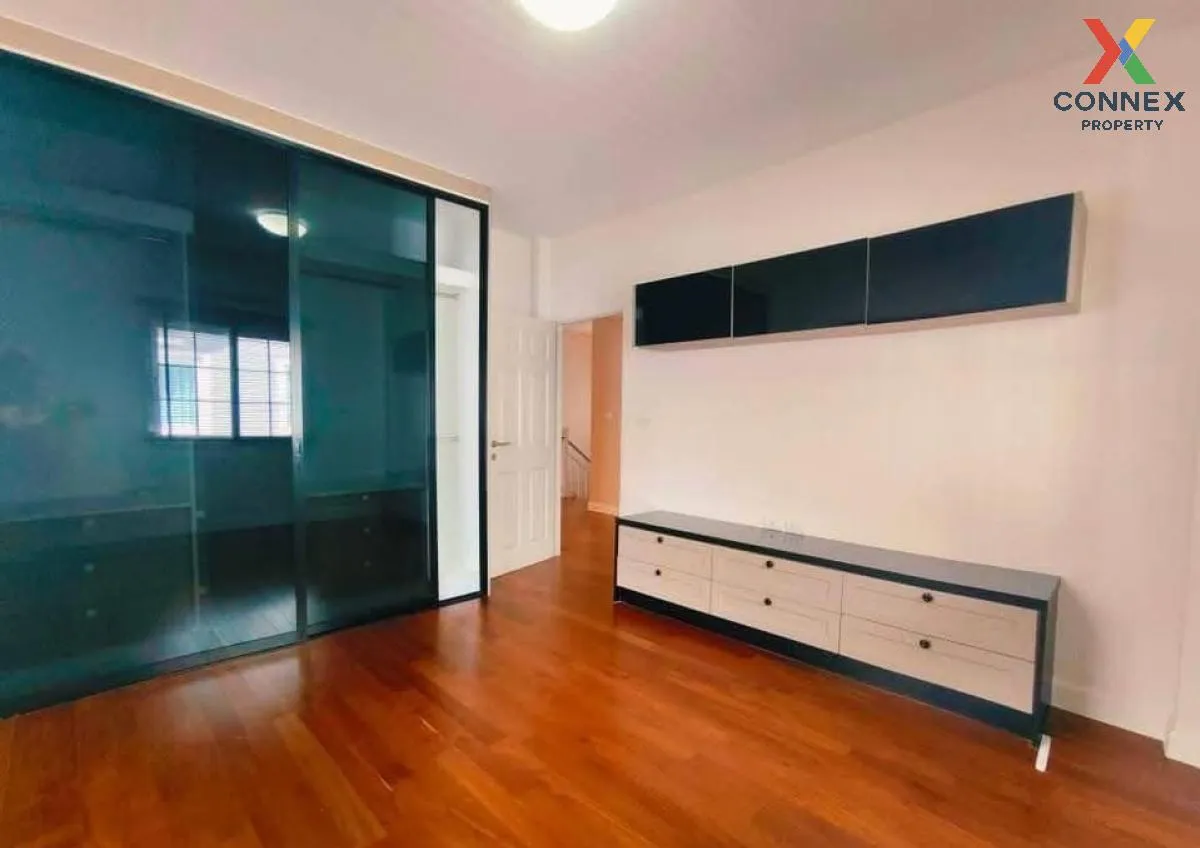 For Sale House , Burasiri Panyaindra , corner unit , Bang Chan , 