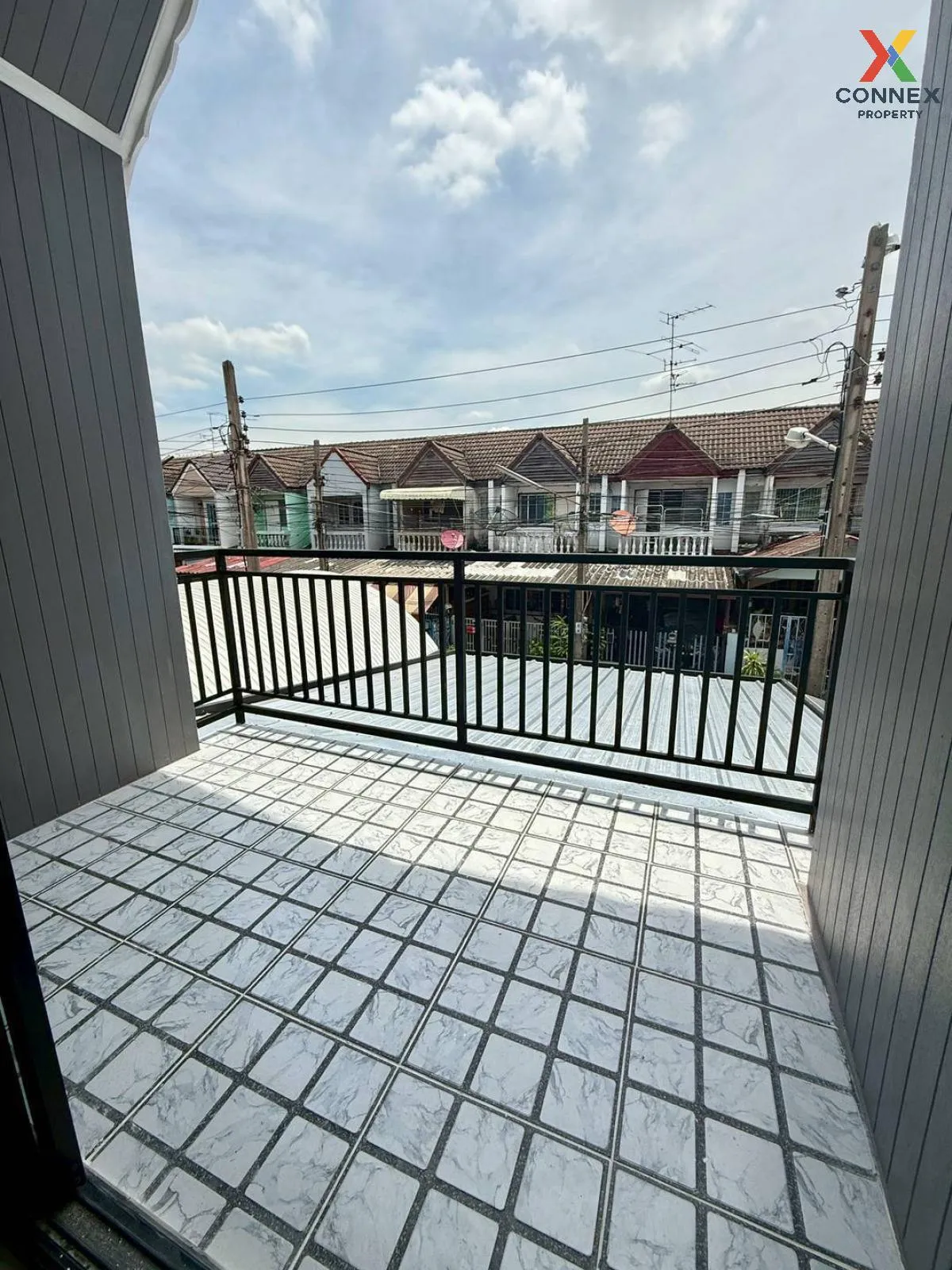For Sale Townhouse/Townhome  , Ban Lan Thong , newly renovated , 