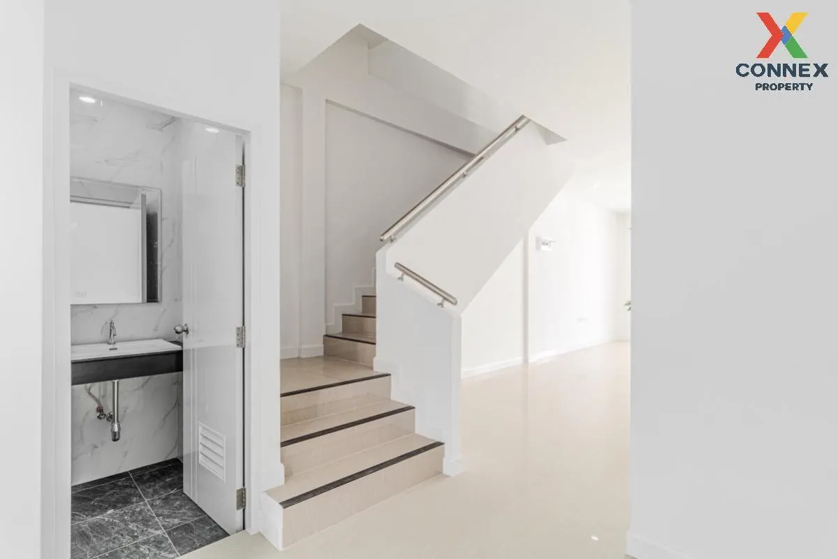 ขายบ้านทาวน์โฮม หมู่บ้านเดอะมาสเตอร์ รอยัล สวนหลวง ร.9 ดอกไม้ เขต