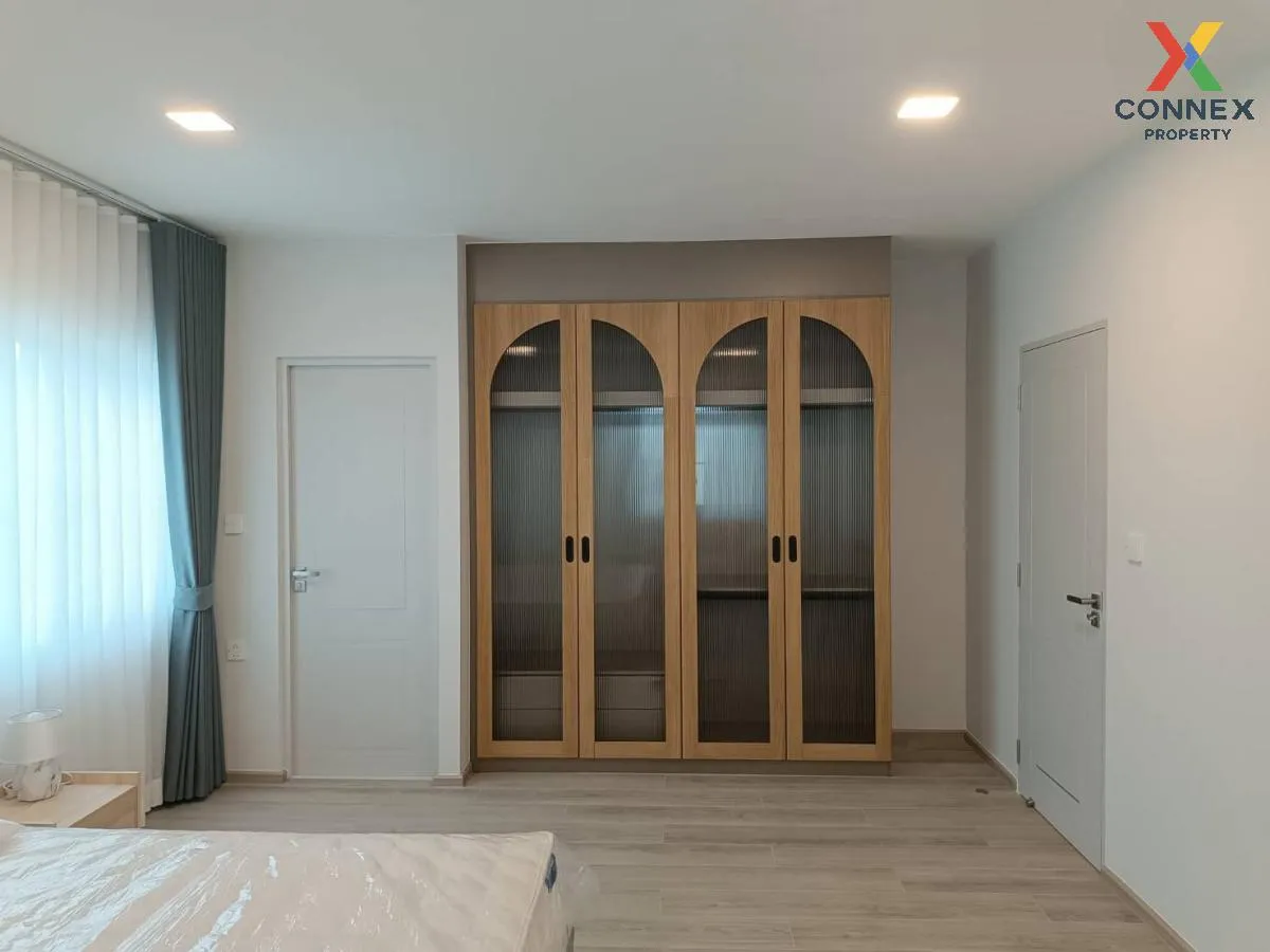 For Rent House , Chaiyapruek Bangna Km. 15 , wide frontage , Bang