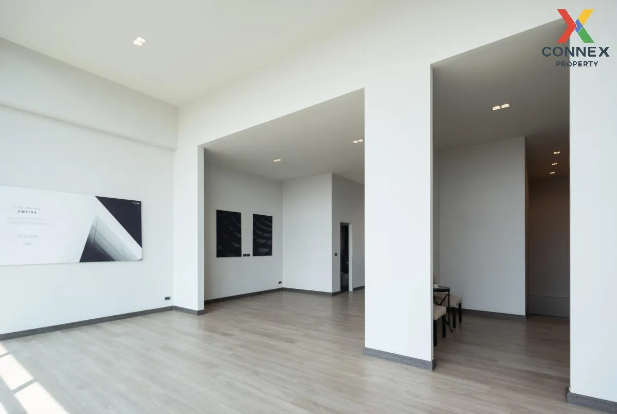 For Sale The Preston Empire , corner unit , wide frontage , Hua M