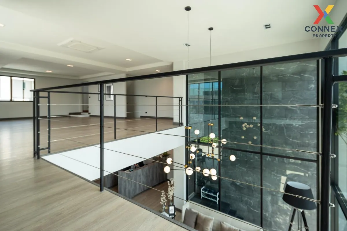 For Sale The Preston Empire , corner unit , wide frontage , Hua M