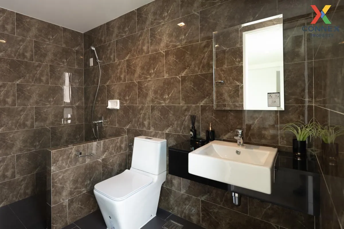 For Sale The Preston Empire , corner unit , wide frontage , Hua M