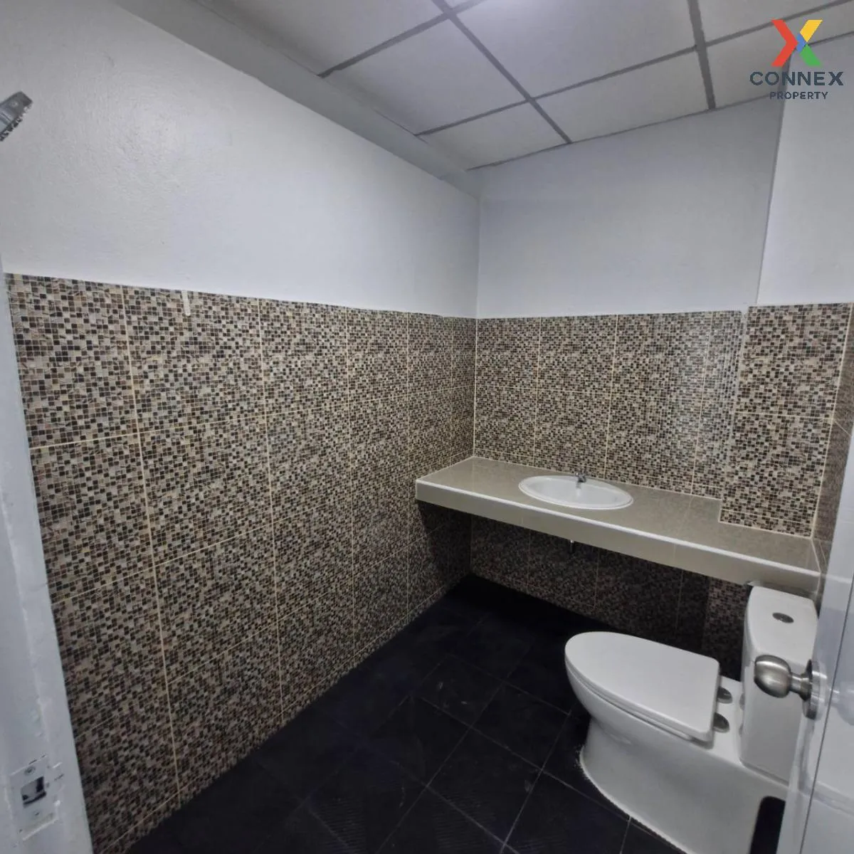 For Sale Townhouse/Townhome  , Tongthong 5 , newly renovated , Ba