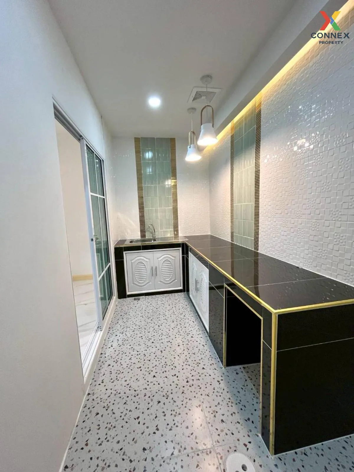 ขายทาวน์เฮ้าส์/ทาวน์โฮม  บ้านปิยวรารมย์ 3 รีโนเวทใหม่ ไทรน้อย ไทร