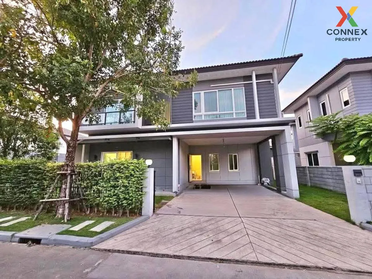 For Sale House , CENTRO Bangna - Wongwaen , corner unit , Dok Mai 1