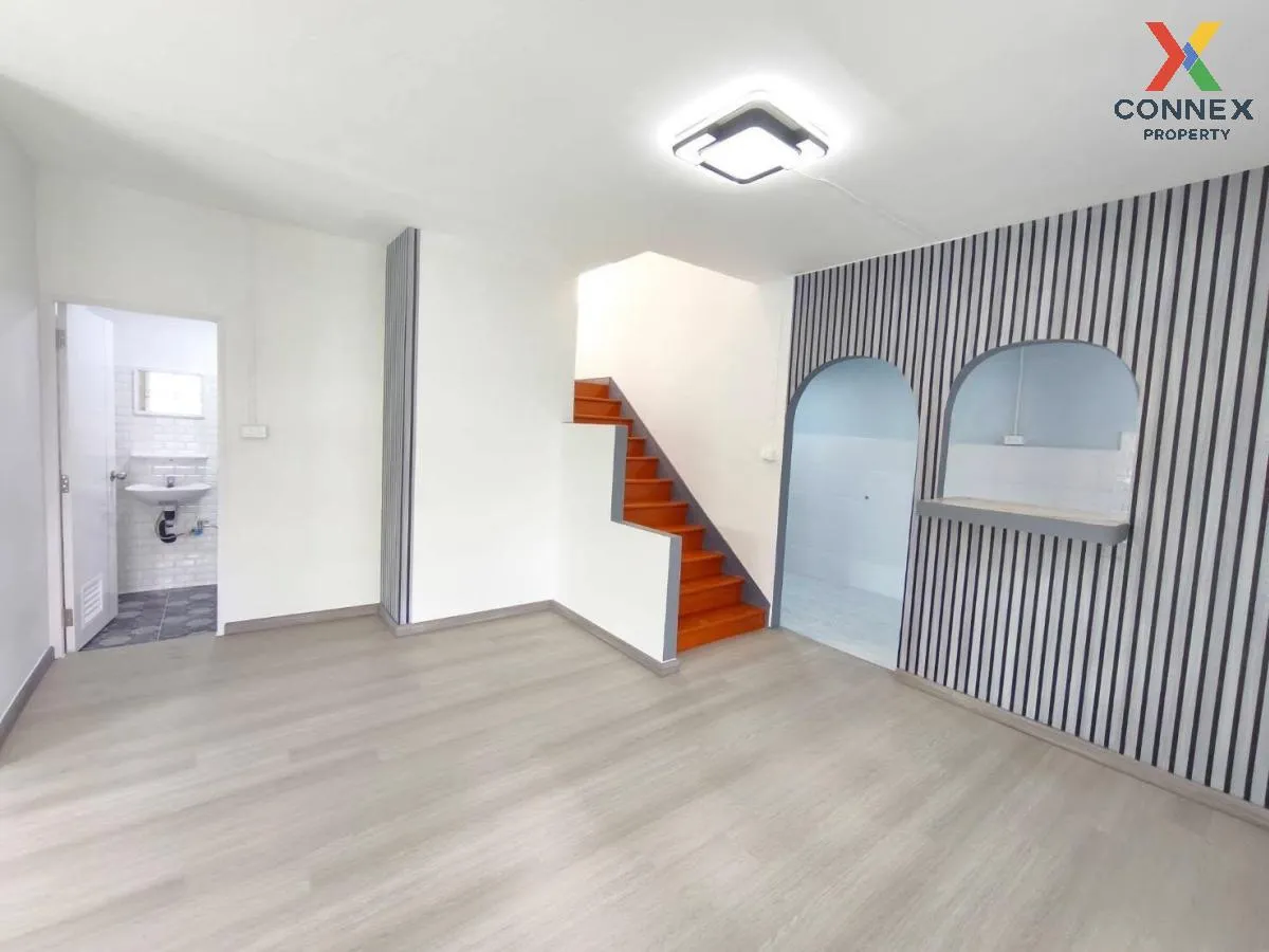 For Sale Townhouse/Townhome  , Baan Pruksa 15 Bangpu , corner uni