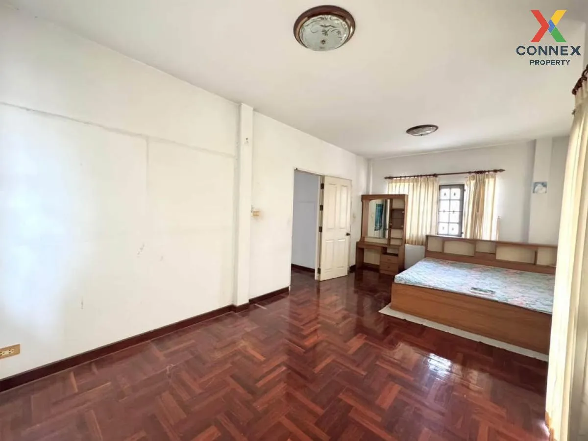 For Sale House , Maneerin Village Rattanathibet , Sai Ma , Mueang