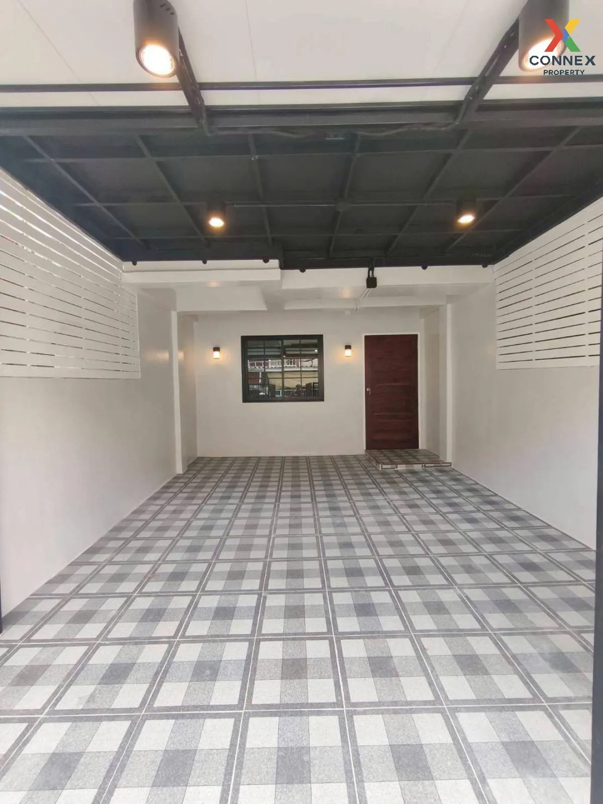 For Sale Townhouse/Townhome  , Por. Pasuk Nives , newly renovated 2