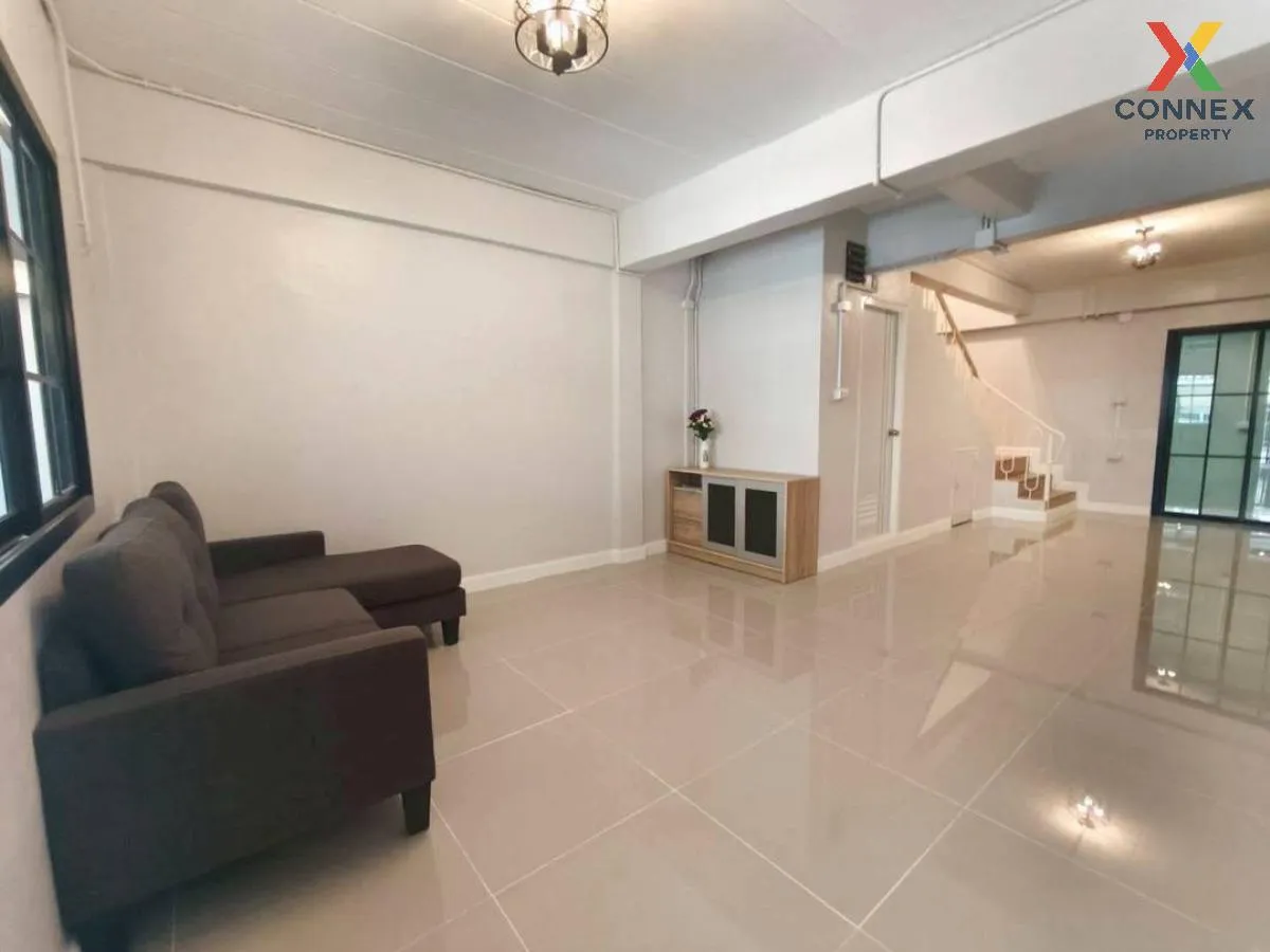 For Sale Townhouse/Townhome  , Por. Pasuk Nives , newly renovated 3