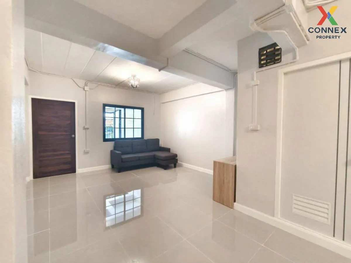 For Sale Townhouse/Townhome  , Por. Pasuk Nives , newly renovated