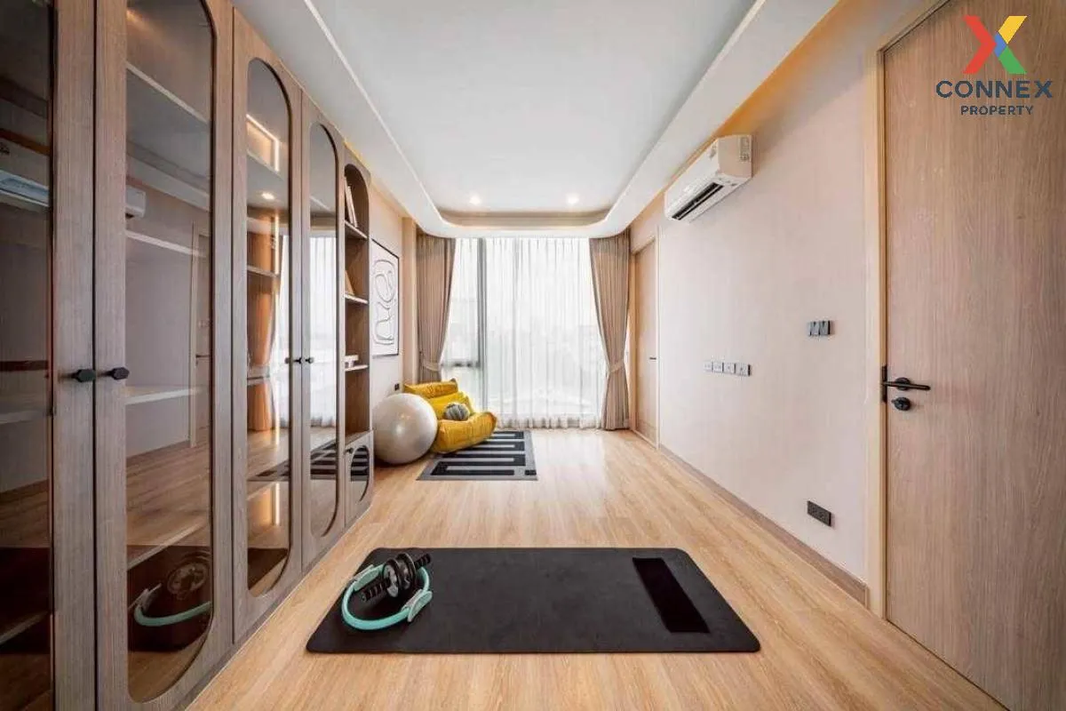 For Sale Scape Ari, corner unit A01, features a lift and a swimmi