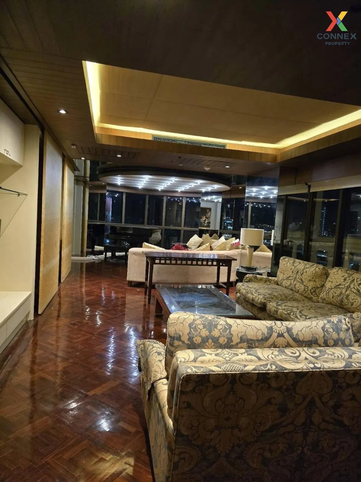 For Rent Condo , State Tower , BTS-Saphan Taksin , Silom , Bang R 2