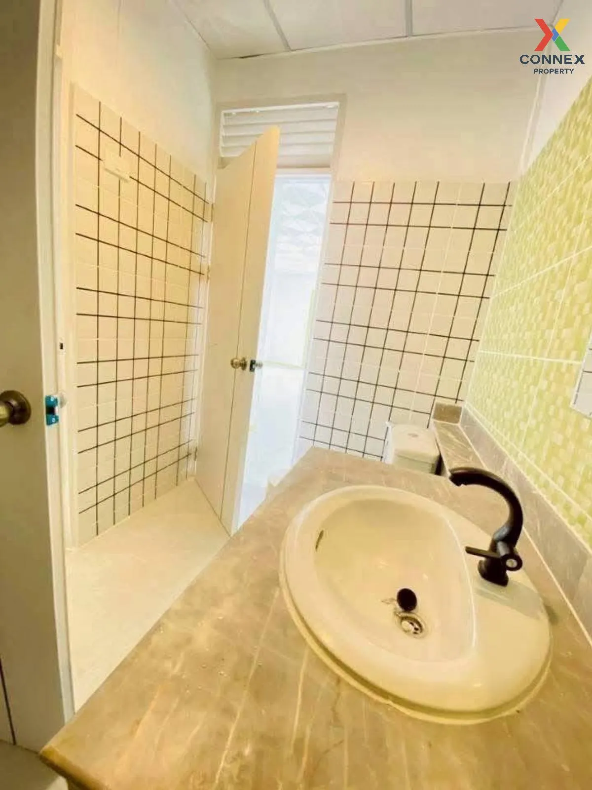 For Sale Townhouse/Townhome  , Baan Piya Wararom 3  , newly renov