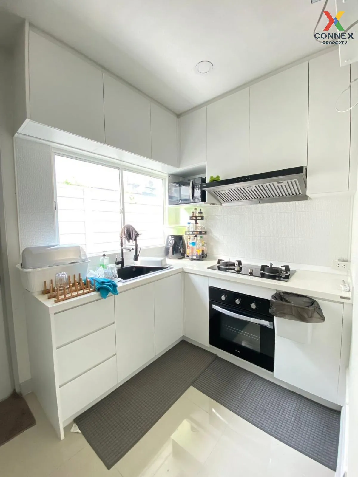 For Rent House , CENTRO Phahol-Vibhavadi 2 , corner unit , Khlong 4