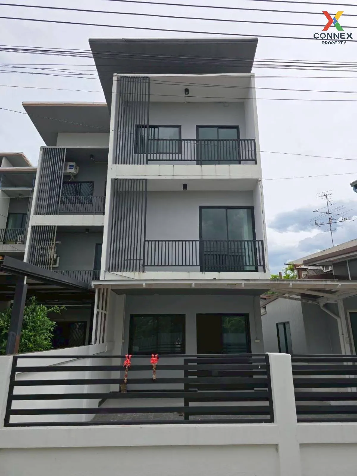 For Sale Townhome 3-storey with single-storey building , Khlong K 1