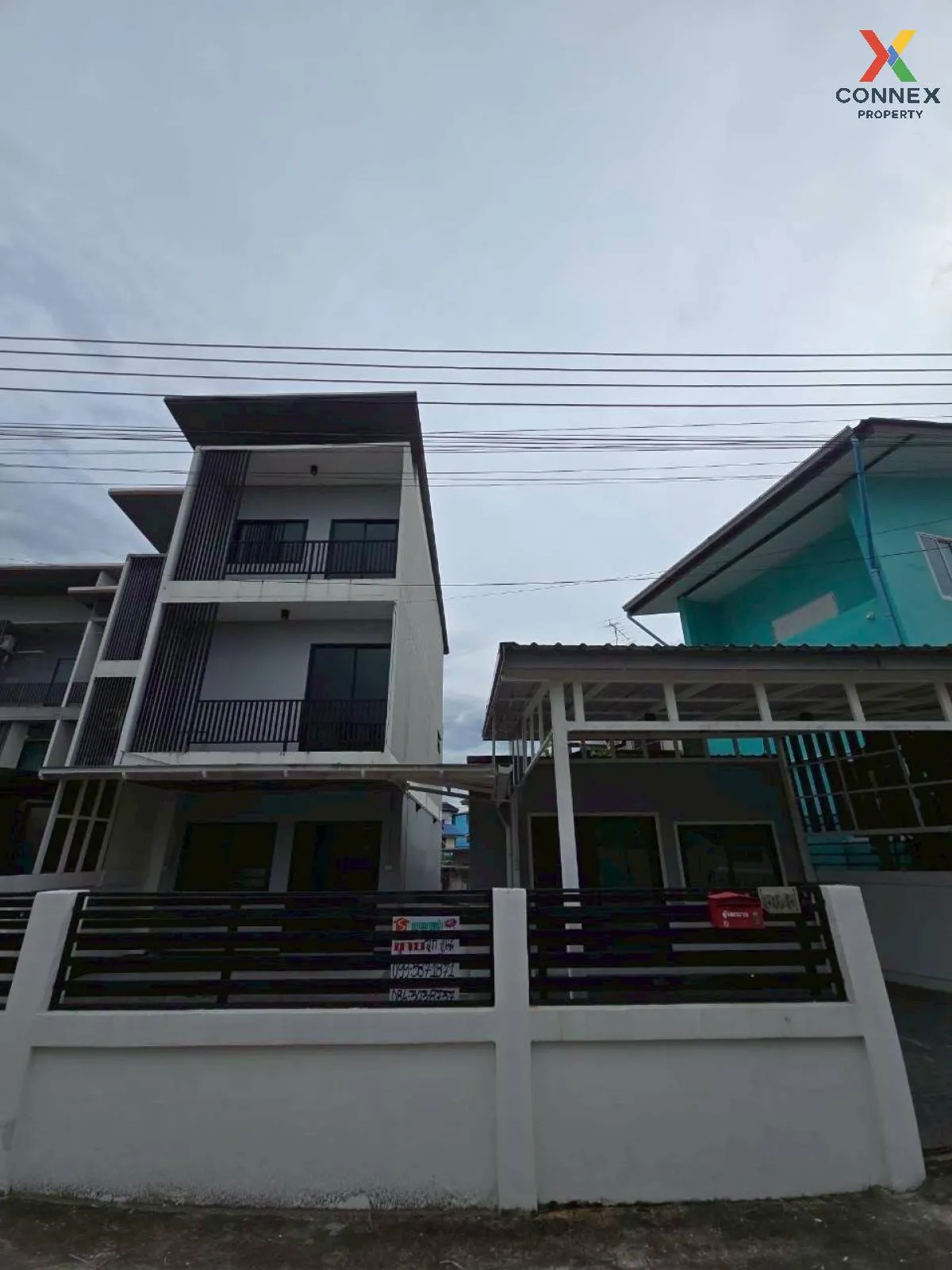For Sale Townhome 3-storey with single-storey building , Khlong K 2