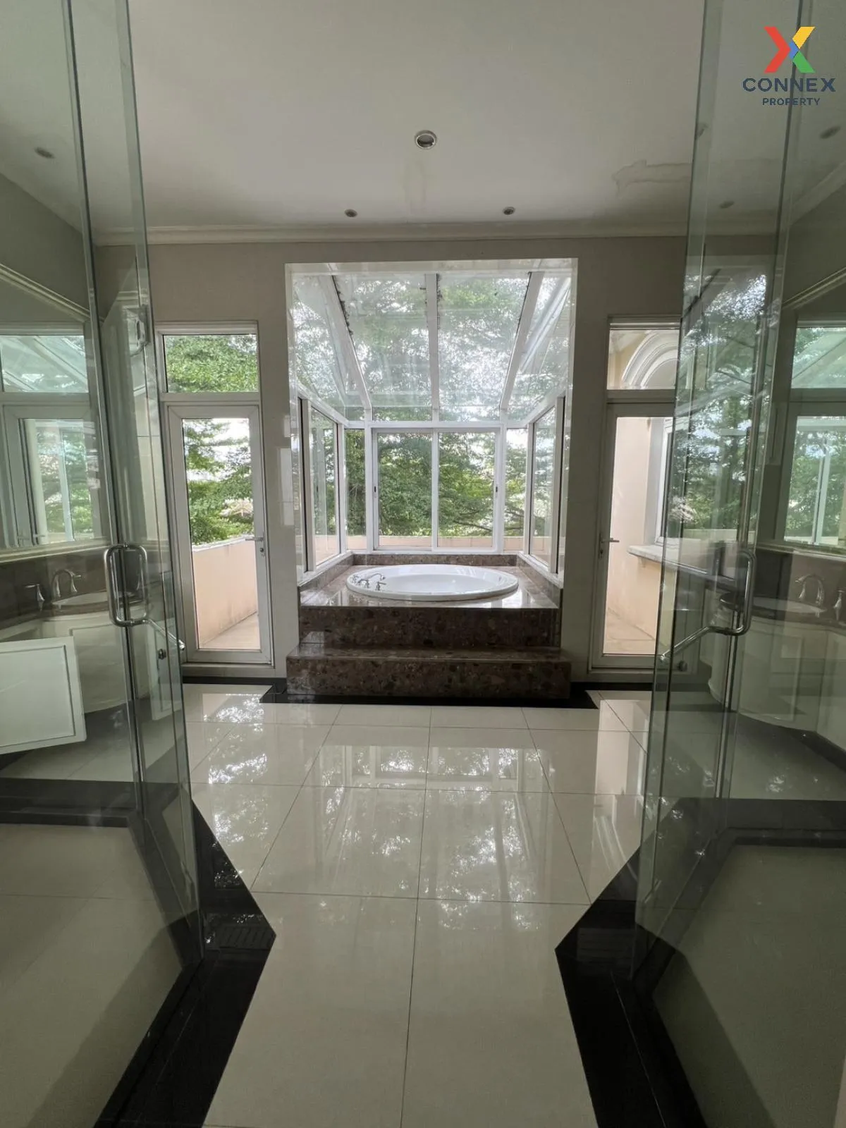 (วิวทะเลสาปหมู่บ้าน หลังมุม) ขายบ้าน  เดอะ รอยัล เรสซิเดนท์ จรเข้