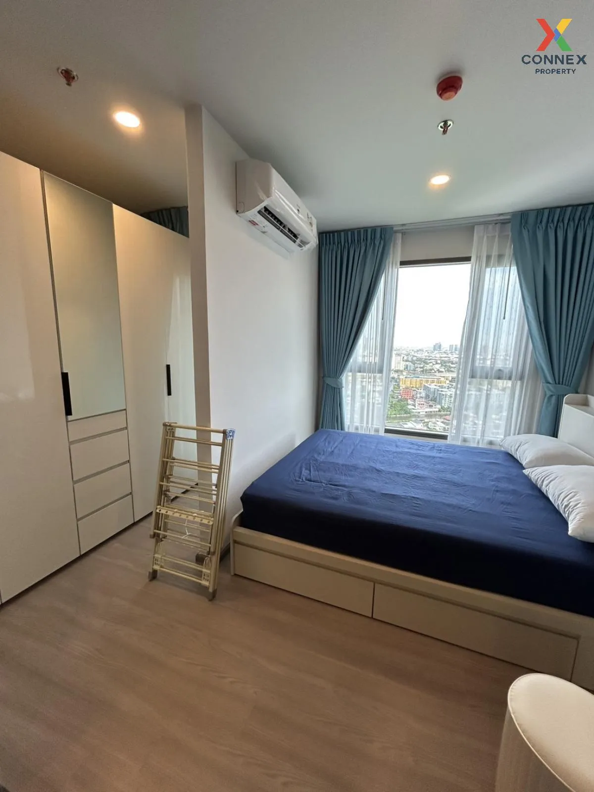 For Rent Condo , Aspire Sukhumvit - Rama 4 , high floor , BTS-Phr