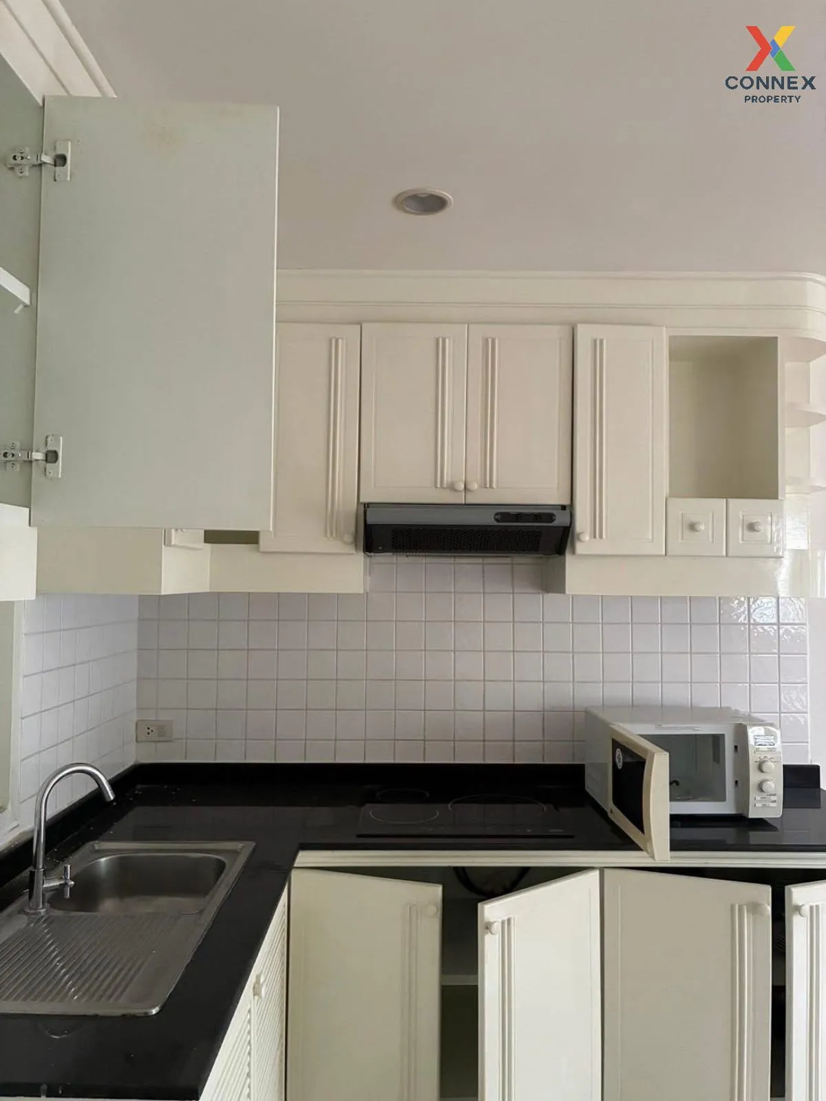 For Sale Condo , Saranjai Mansion , corner unit , BTS-Nana , Khlo