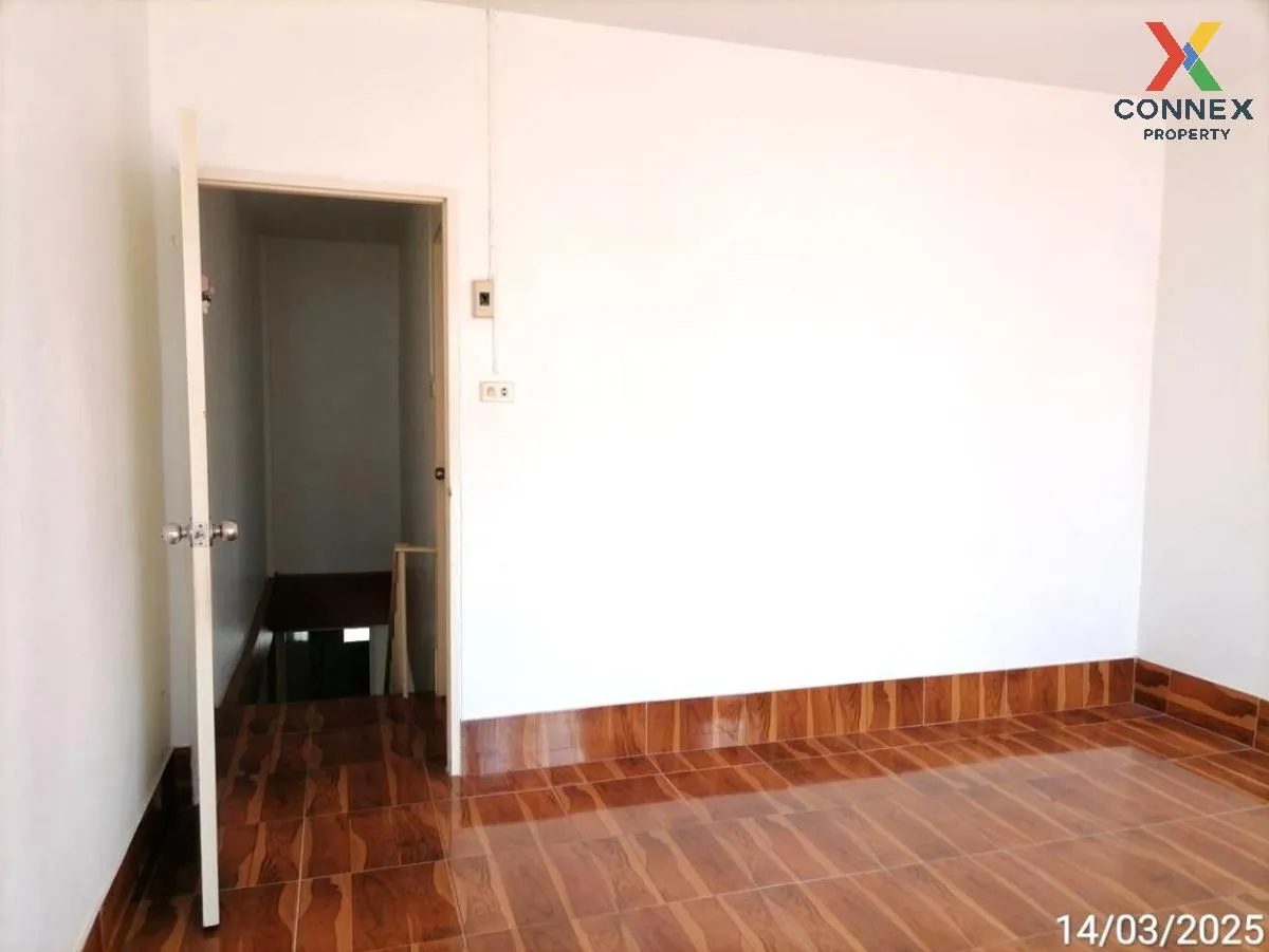 For Sale Townhouse/Townhome  , Family Park Sukprayoon Napa , Na P
