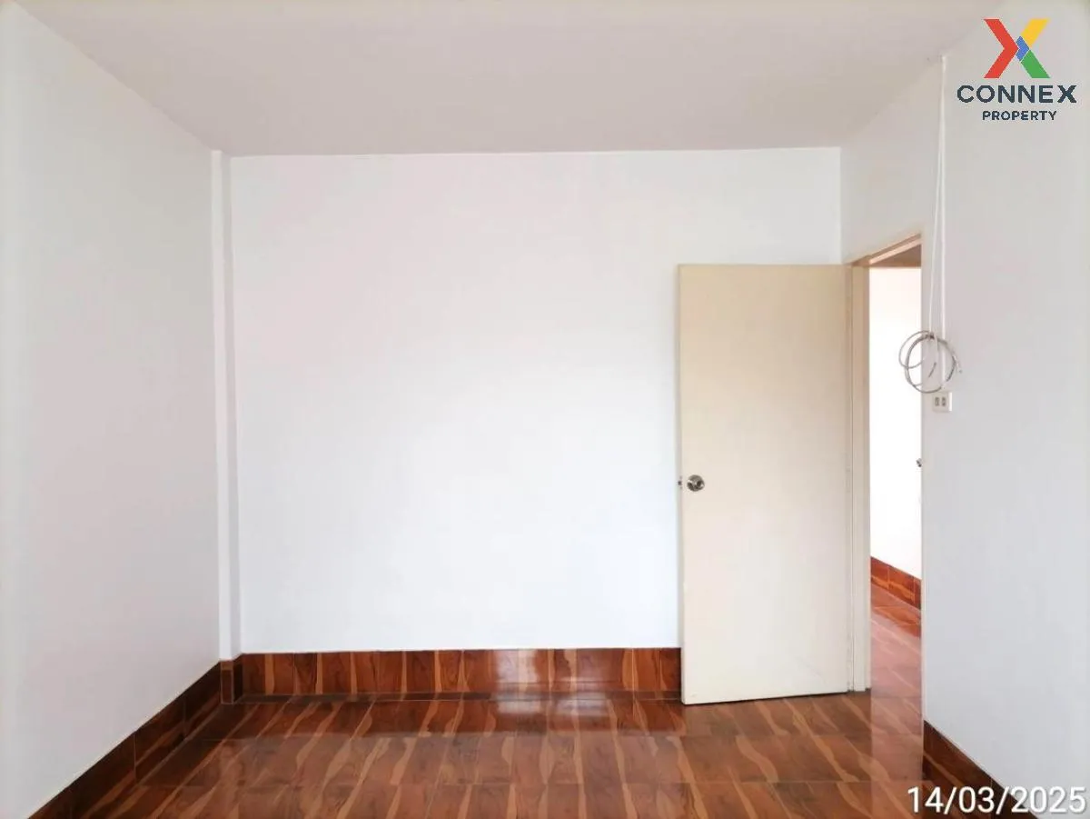 For Sale Townhouse/Townhome  , Family Park Sukprayoon Napa , Na P