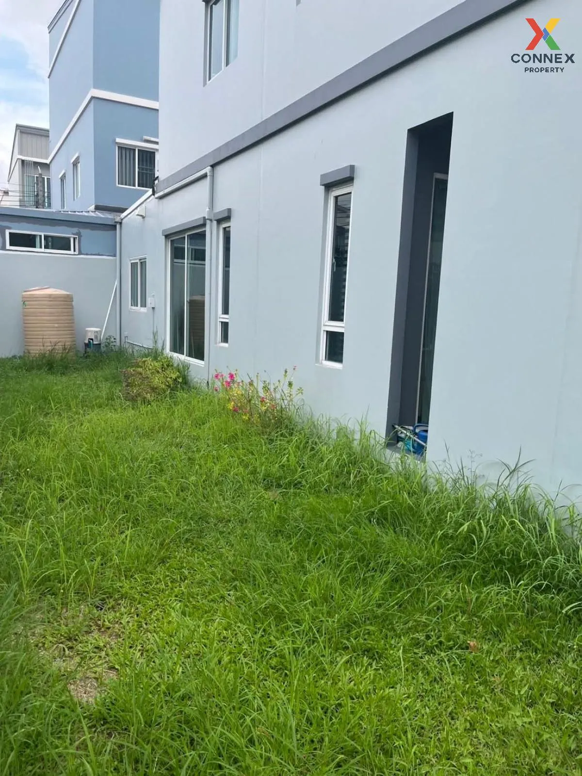 For Rent Townhouse/Townhome  , Patio Pattanakarn , corner unit ,  2