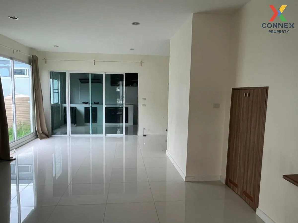 For Rent Townhouse/Townhome  , Patio Pattanakarn , corner unit ,  3