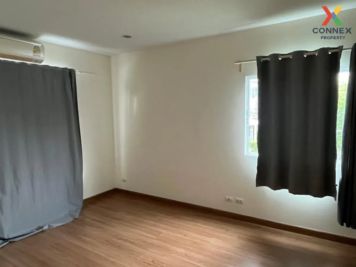 For Rent Townhouse/Townhome  , Patio Pattanakarn , corner unit , 