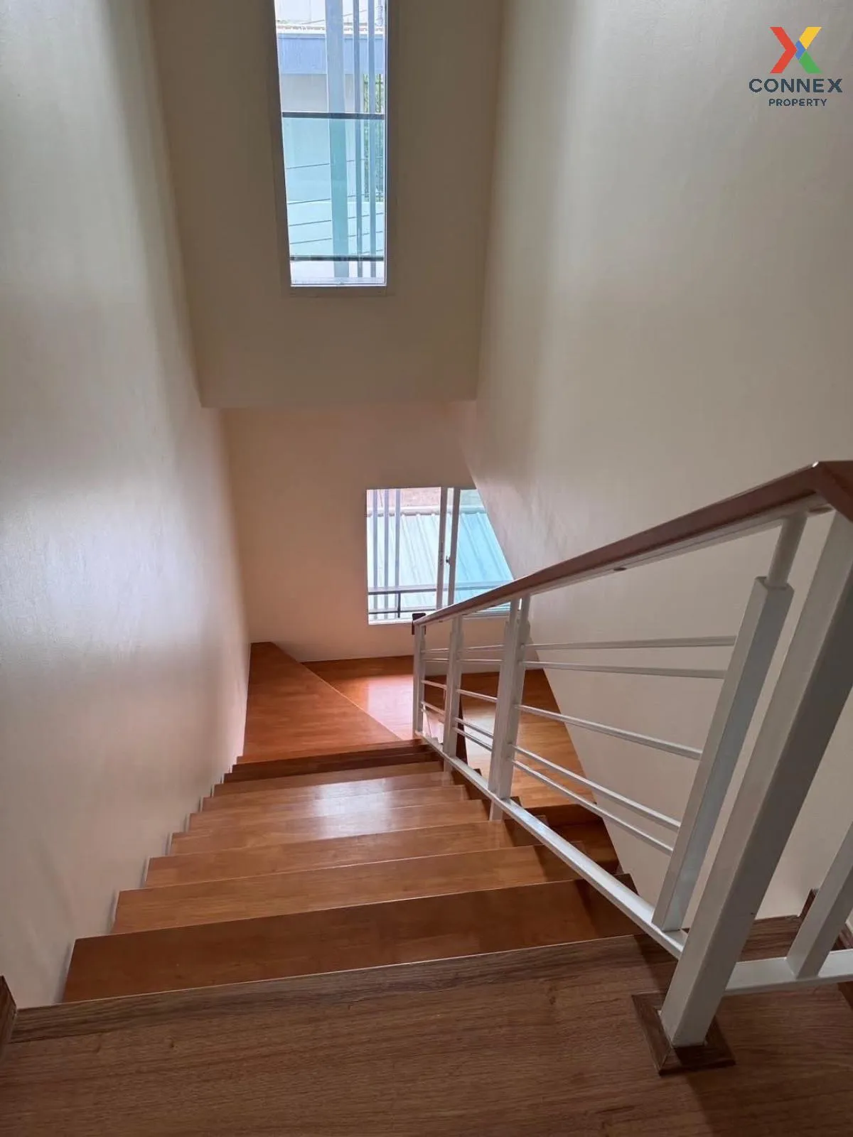 For Rent Townhouse/Townhome  , Patio Pattanakarn , corner unit , 