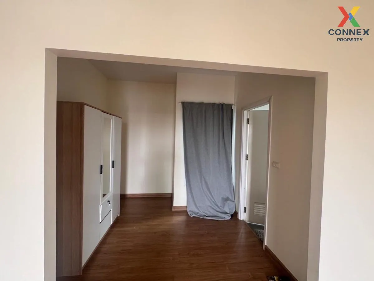 For Rent Townhouse/Townhome  , Patio Pattanakarn , corner unit , 